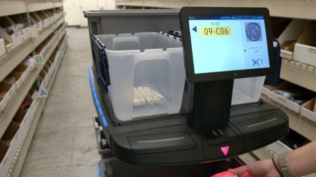ways autonomous mobile robots are transforming warehouses